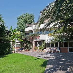 La Chandelle 3* Massarosa